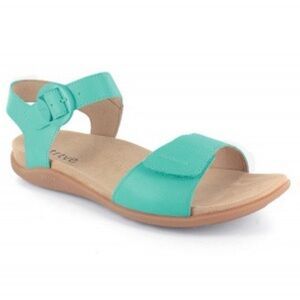 Strive Bay Women's Supportive Comfort
Sandal Green  Size 8.5 NEW WITHOUT BOX